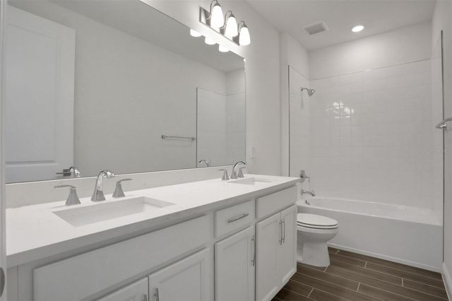 200 EAGLESTON LANE, Lakewood Ranch, FL 34240