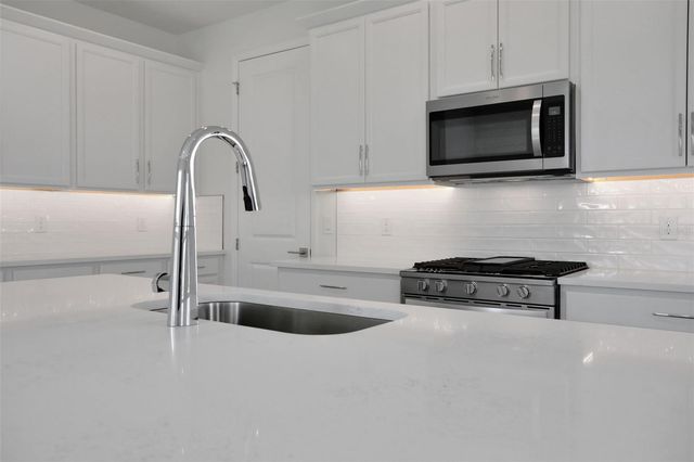 200 EAGLESTON LANE, Lakewood Ranch, FL 34240