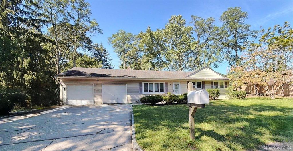 226 Holbrook Road, Holbrook, NY 11741
