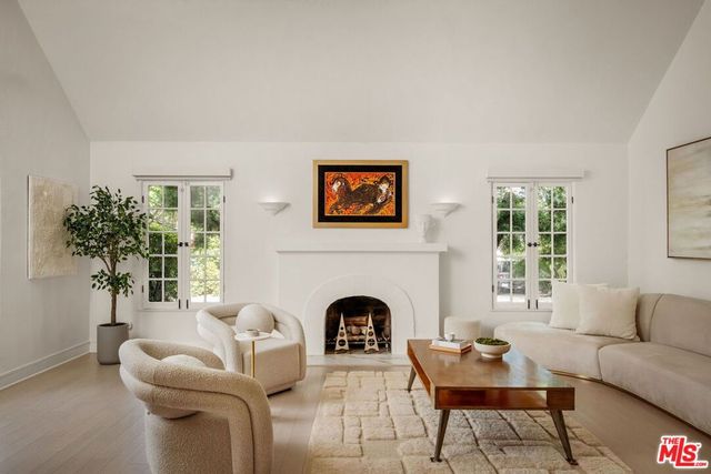 9000 Dorrington Avenue, West Hollywood, CA 90048