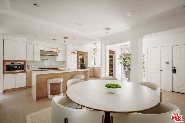 9000 Dorrington Avenue, West Hollywood, CA 90048