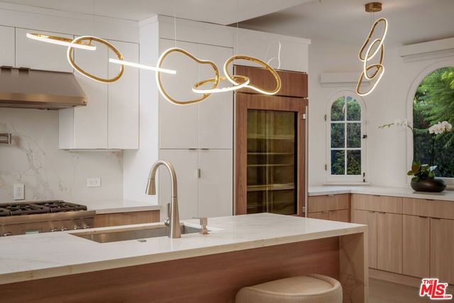 9000 Dorrington Avenue, West Hollywood, CA 90048