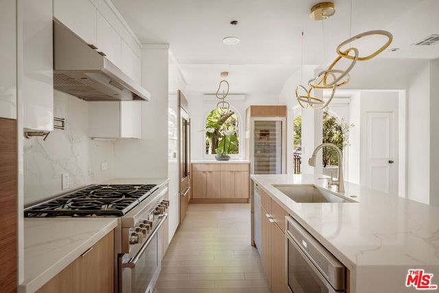 9000 Dorrington Avenue, West Hollywood, CA 90048