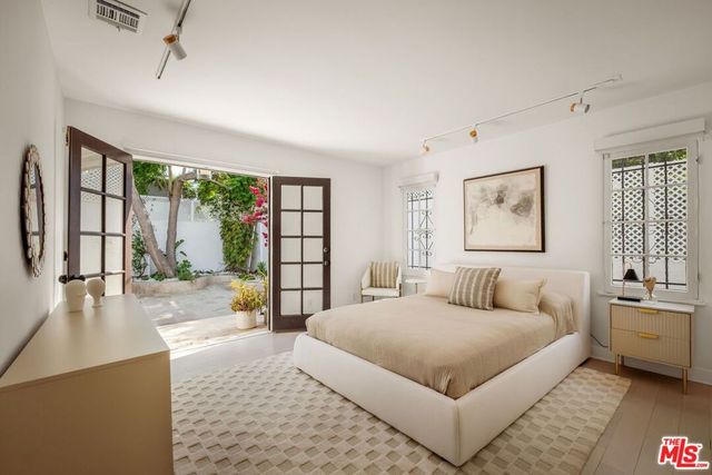 9000 Dorrington Avenue, West Hollywood, CA 90048