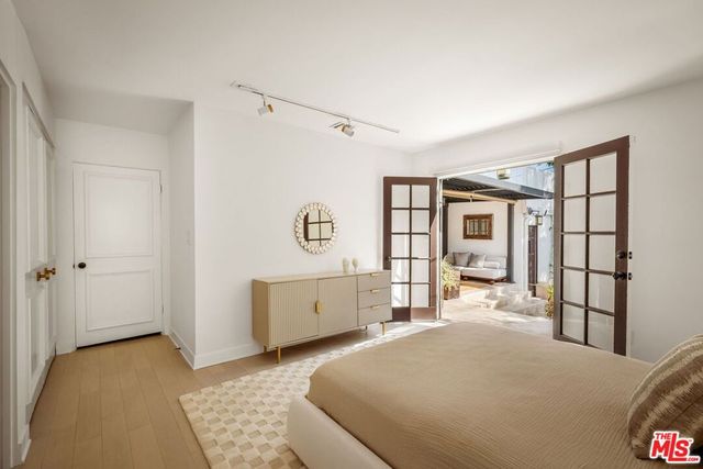 9000 Dorrington Avenue, West Hollywood, CA 90048