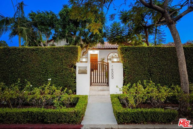 9000 Dorrington Avenue, West Hollywood, CA 90048