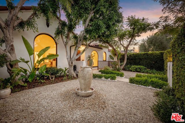 9000 Dorrington Avenue, West Hollywood, CA 90048