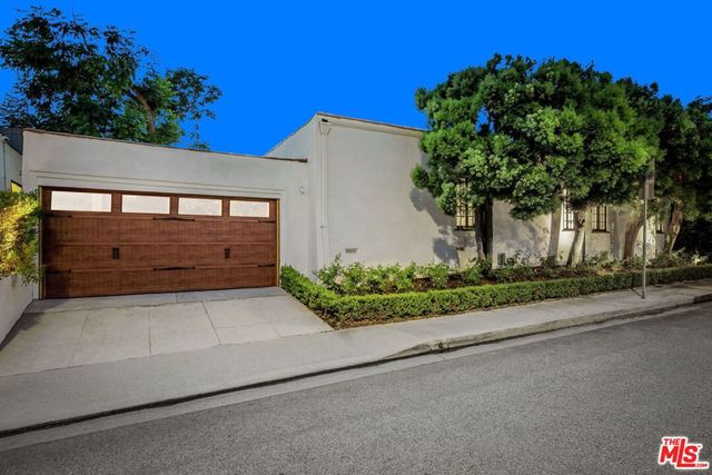 9000 Dorrington Avenue, West Hollywood, CA 90048