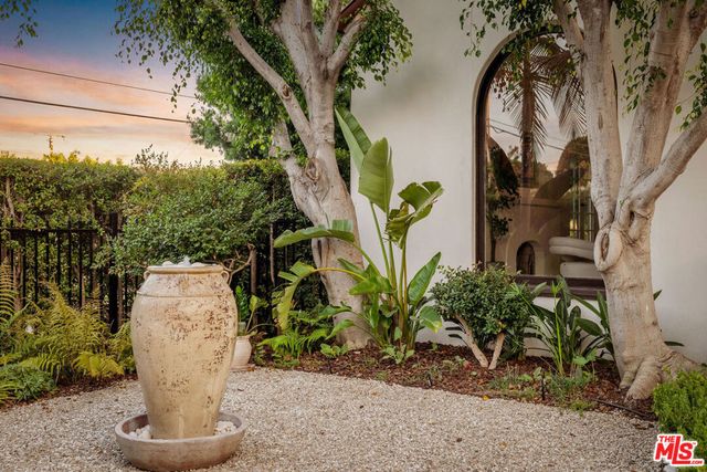9000 Dorrington Avenue, West Hollywood, CA 90048