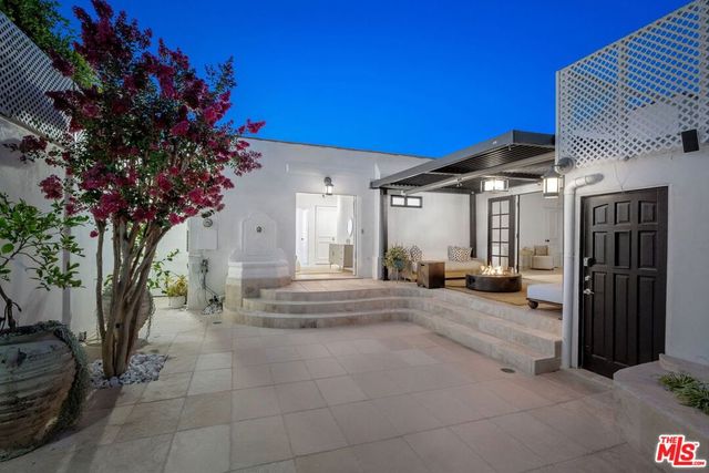 9000 Dorrington Avenue, West Hollywood, CA 90048