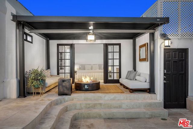 9000 Dorrington Avenue, West Hollywood, CA 90048