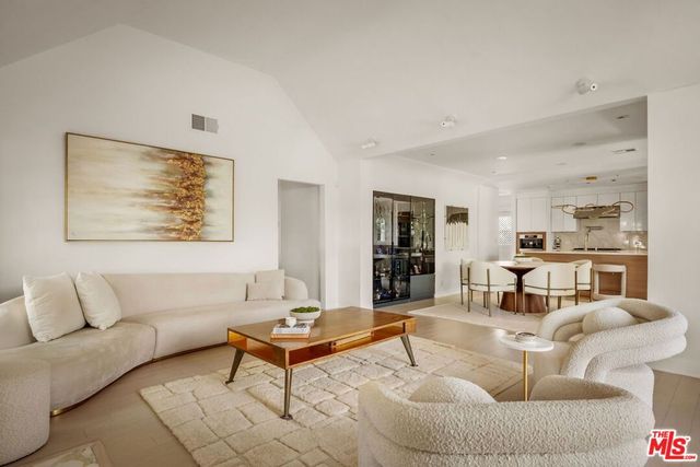 9000 Dorrington Avenue, West Hollywood, CA 90048