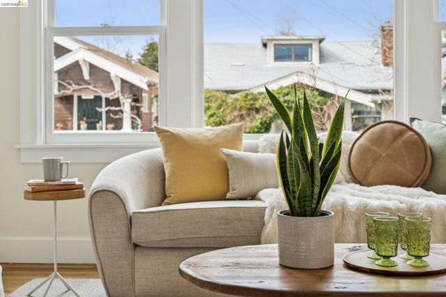 5360 LOCKSLEY Ave, Oakland, CA 94618