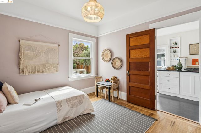 5360 LOCKSLEY Ave, Oakland, CA 94618