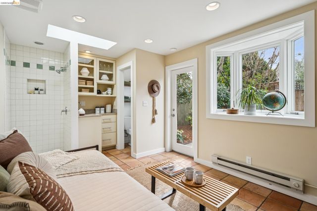 5360 LOCKSLEY Ave, Oakland, CA 94618