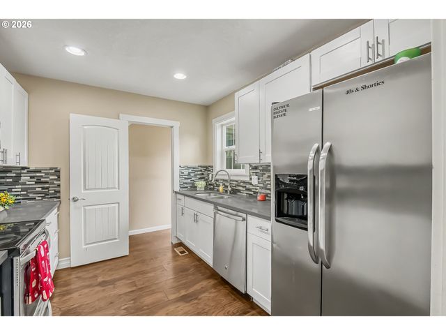 3801 Ne 82ND Ave, Portland, OR 97220