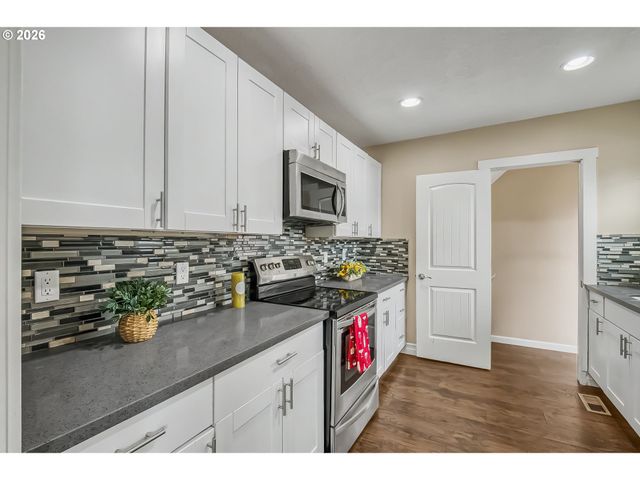 3801 Ne 82ND Ave, Portland, OR 97220