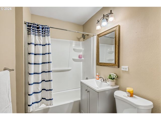 3801 Ne 82ND Ave, Portland, OR 97220