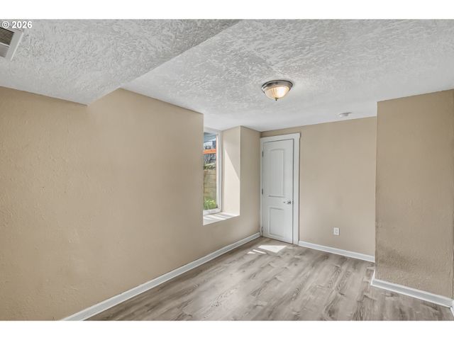 3801 Ne 82ND Ave, Portland, OR 97220