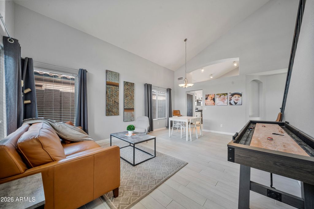 Image 10 of property listing at 1725 W MUIRWOOD Drive, Phoenix, AZ 85045