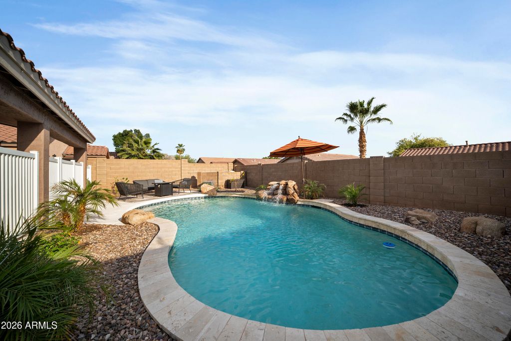 Image 13 of property listing at 1725 W MUIRWOOD Drive, Phoenix, AZ 85045