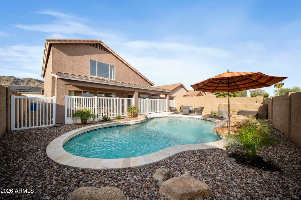 Image 14 of property listing at 1725 W MUIRWOOD Drive, Phoenix, AZ 85045