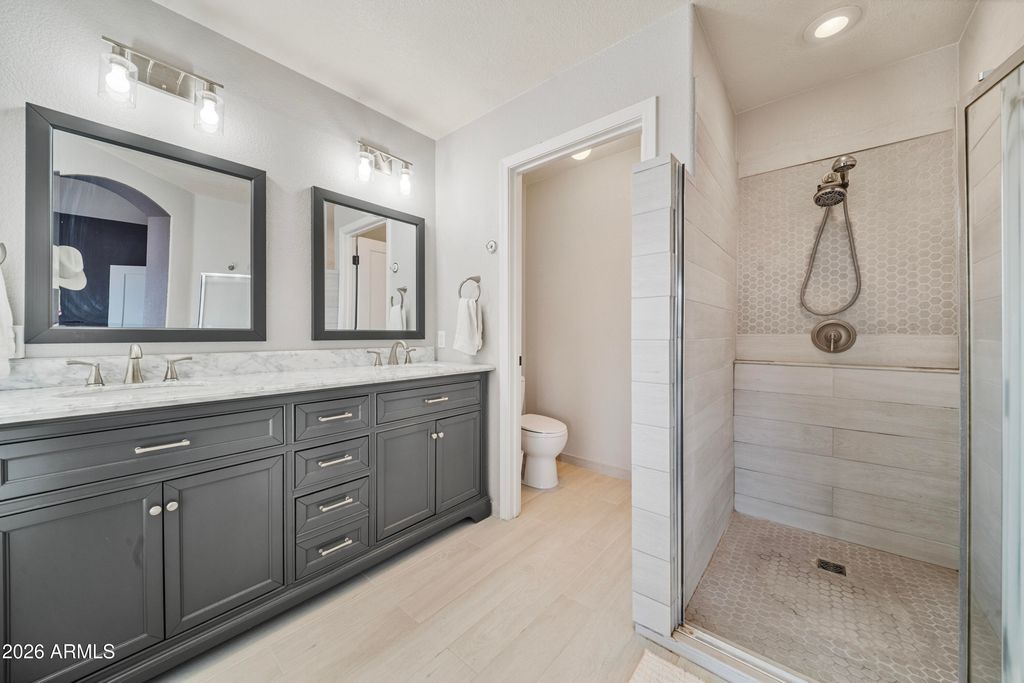 Image 16 of property listing at 1725 W MUIRWOOD Drive, Phoenix, AZ 85045