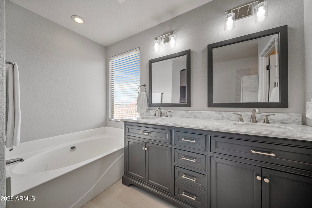 Image 17 of property listing at 1725 W MUIRWOOD Drive, Phoenix, AZ 85045