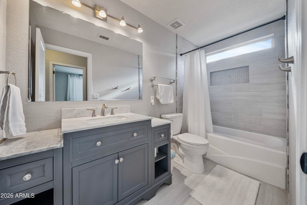 Image 19 of property listing at 1725 W MUIRWOOD Drive, Phoenix, AZ 85045