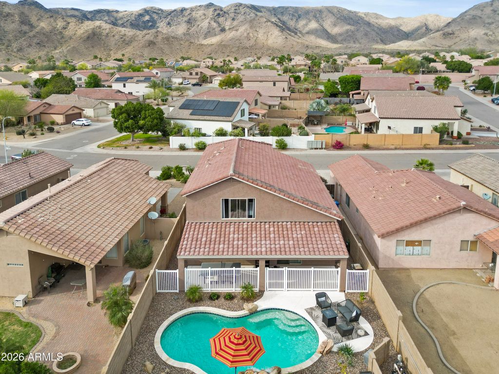 Image 2 of property listing at 1725 W MUIRWOOD Drive, Phoenix, AZ 85045