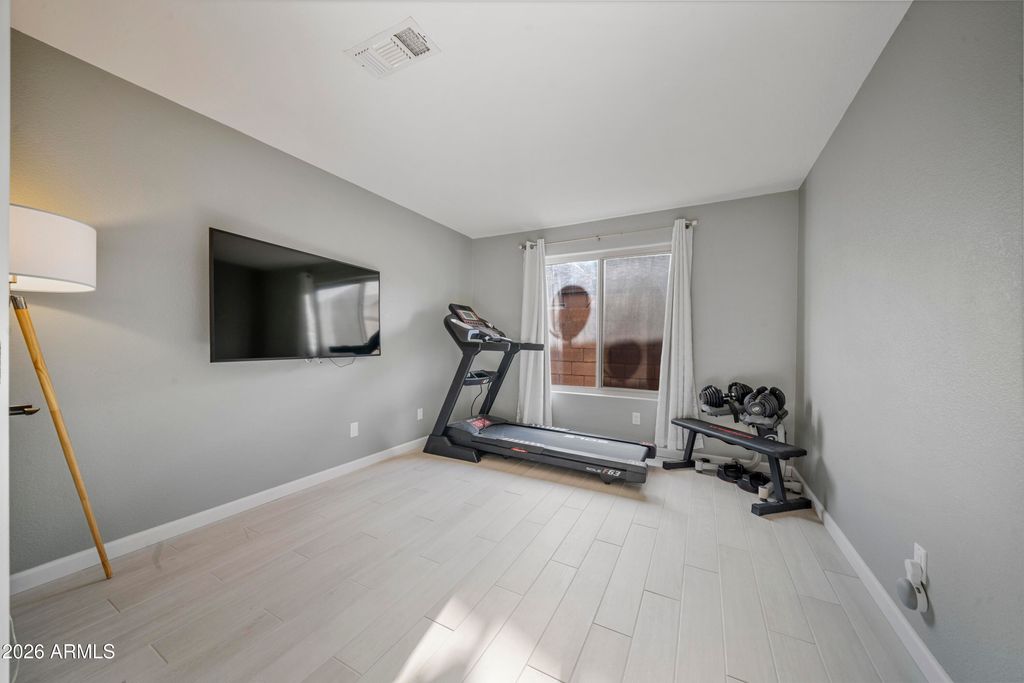 Image 21 of property listing at 1725 W MUIRWOOD Drive, Phoenix, AZ 85045