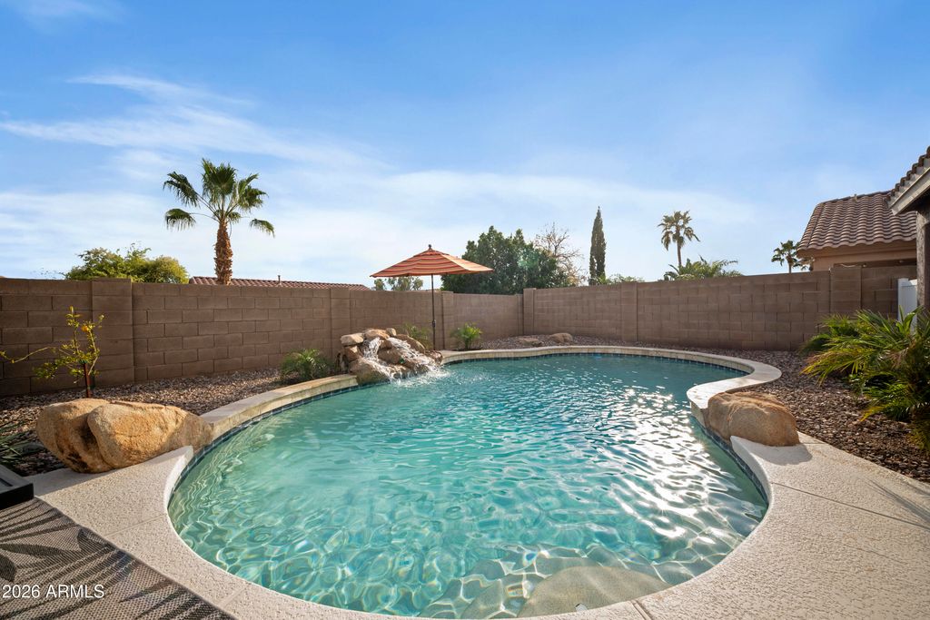 Image 23 of property listing at 1725 W MUIRWOOD Drive, Phoenix, AZ 85045