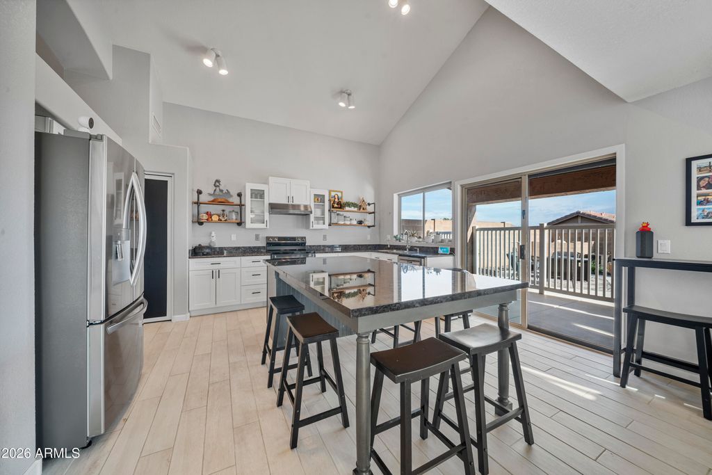 Image 4 of property listing at 1725 W MUIRWOOD Drive, Phoenix, AZ 85045