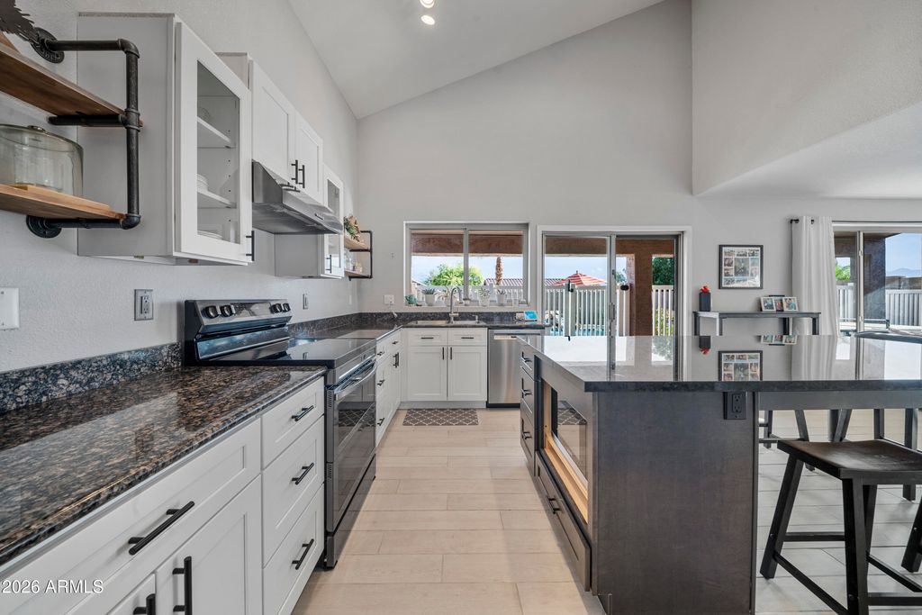 Image 6 of property listing at 1725 W MUIRWOOD Drive, Phoenix, AZ 85045