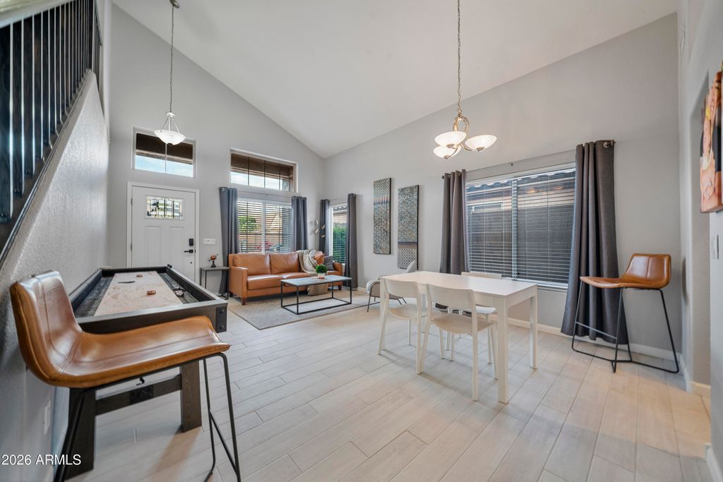 Image 9 of property listing at 1725 W MUIRWOOD Drive, Phoenix, AZ 85045