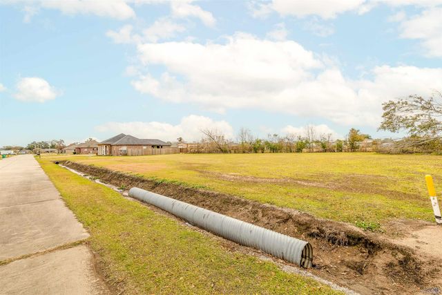 2937 Kiwi Ave, Gray, LA 70359