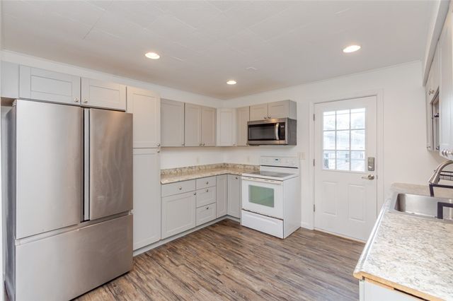 2014 W Bataan Drive, Kettering, OH 45420