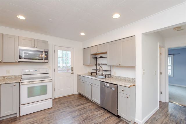 2014 W Bataan Drive, Kettering, OH 45420