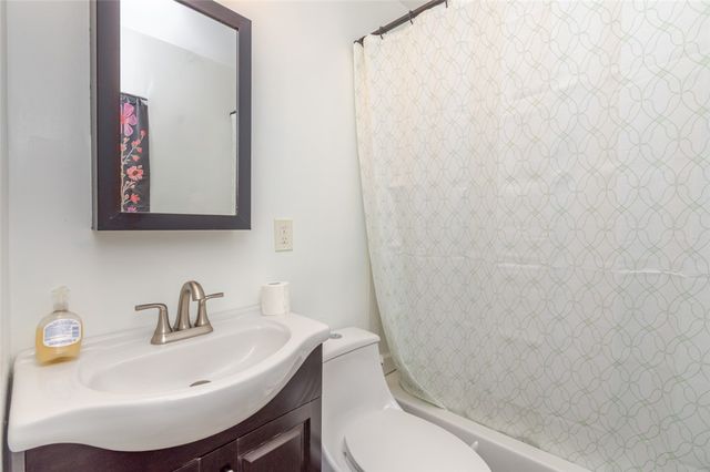 2014 W Bataan Drive, Kettering, OH 45420