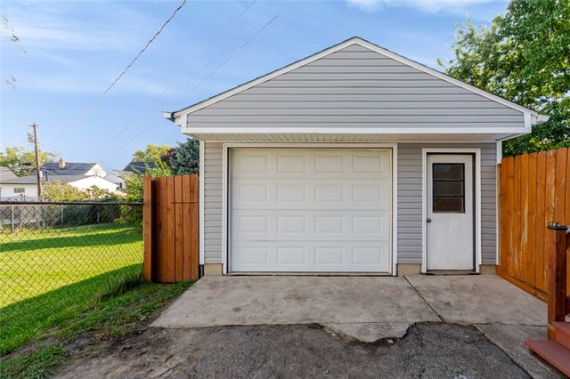 2014 W Bataan Drive, Kettering, OH 45420
