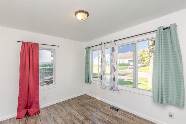 2014 W Bataan Drive, Kettering, OH 45420