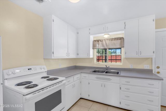 945 E Prince Road, Tucson, AZ 85719