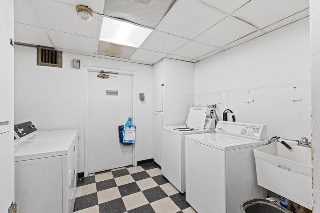 520 Ridgewood Avenue 4, Minneapolis, MN 55403