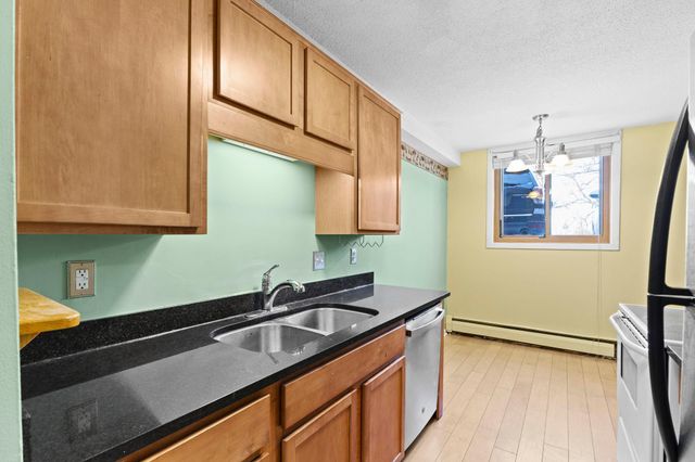 520 Ridgewood Avenue 4, Minneapolis, MN 55403