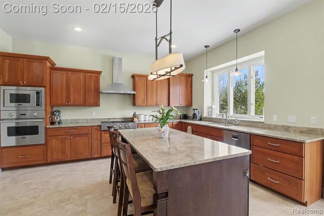 451 Oak Arbor Circle, Rochester, MI 48306