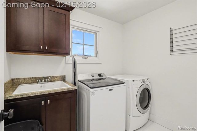 451 Oak Arbor Circle, Rochester, MI 48306