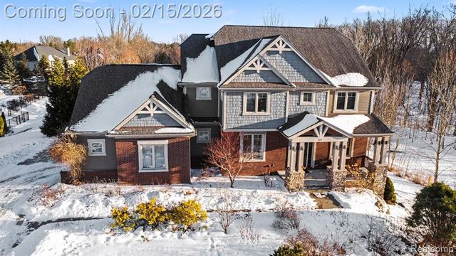 451 Oak Arbor Circle, Rochester, MI 48306