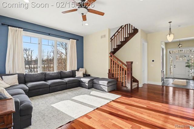 451 Oak Arbor Circle, Rochester, MI 48306