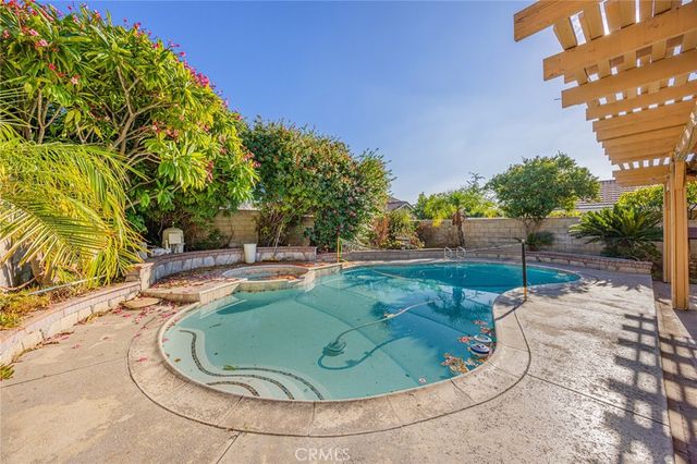 14001 Hillcrest, Fontana, CA 92337