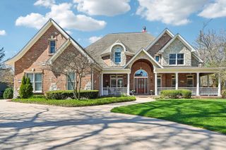 5730 Lee Avenue, Downers Grove, IL 60516